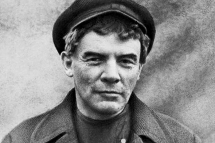 Владимир Ленин перед Октябрьским восстанием. \ Фото: amazonaws.com.