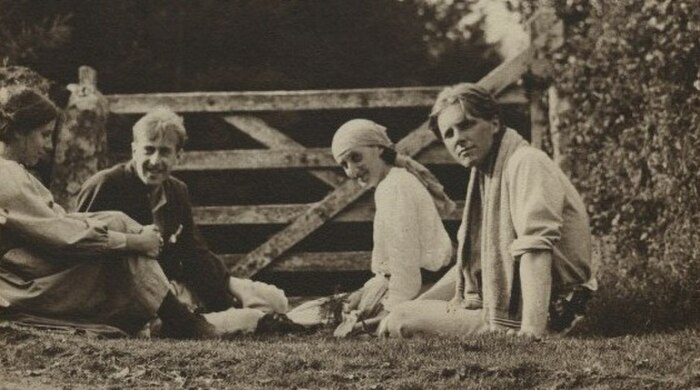 Ноэль Оливье ; Мейтленд Рэдфорд; Вирджиния Стивен; Руперт Брук в лагере в Дартмуре, август 1911 года. \ Фото: hmn.wiki.