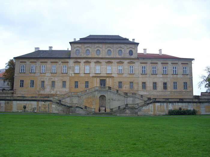Замок Духцов в Богемии, где с 1785 года жил Казанова. \ Фото: google.com.