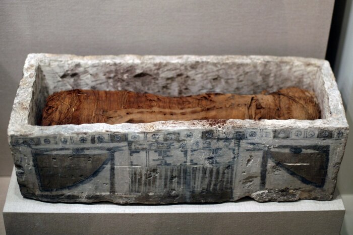 Саркофаг для мумии кошки, около 305 года до н.э. \ Фото: wiki2th.com.