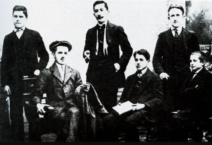 Молодая Босния — сербско-боснийская революционная организация, боровшаяся в 1912—1914 годах за присоединение Боснии и Герцеговины к Великой Сербии. \ Фото: bing.com.