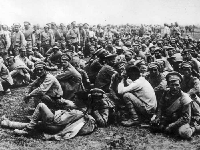 Захваченные в плен русские солдаты после катастрофического поражения в битве при Танненберге. \ Фото: bing.com.