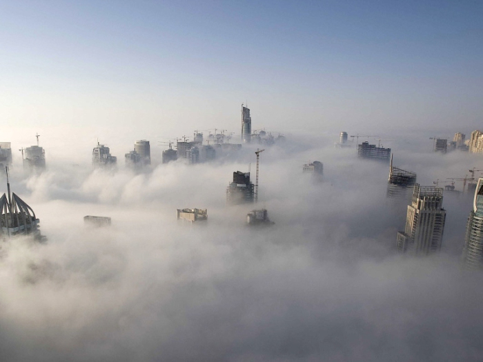 Туман в Дубае. Фото Steve Crisp.