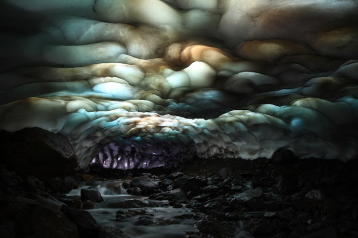 Ледовая пещера, Камчатка.