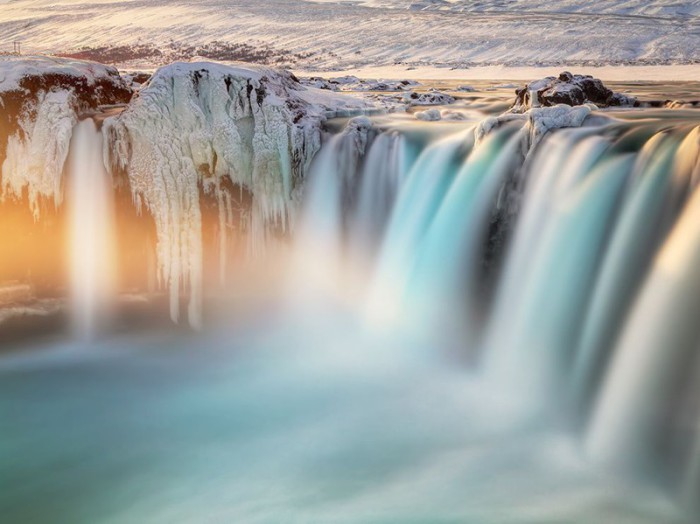 Один из самых известных водопадов Исландии, находящийся на севере острова. Фотограф Ed Graham.