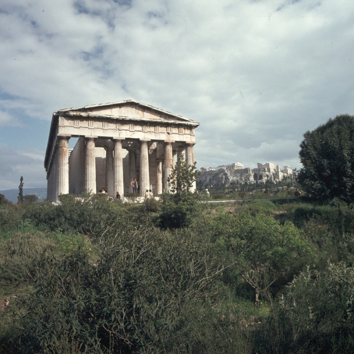 Один из наиболее хорошо сохранившихся античных храмов Греции.