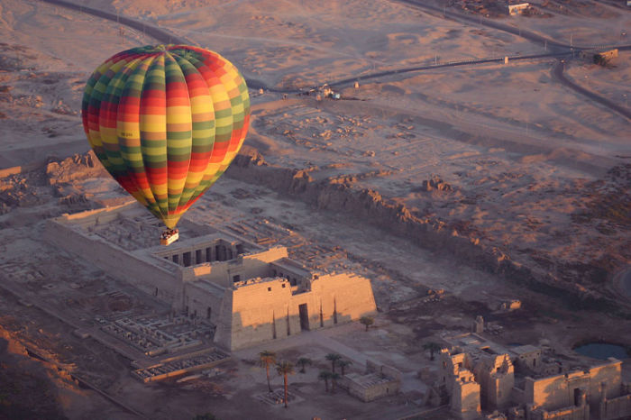 Путешествие Долиной царей на воздушном шаре в Египте.