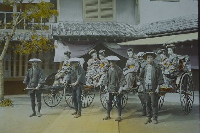 Последние рикши в Японии возили главным образом гейш.