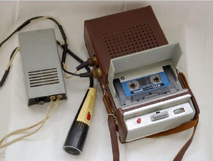 Основой для разработки первого советского серийного кассетного магнитофона, который выпускался на Харьковском радиозаводе «Протон», стал «Philips EL-3300».
