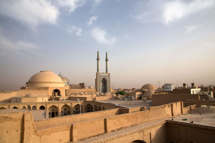 Мечеть Месджед-э Джаме является историческим памятником.