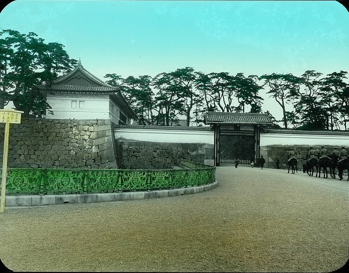 Одни из 20 ворот ведущих на территорию Императорского дворца.