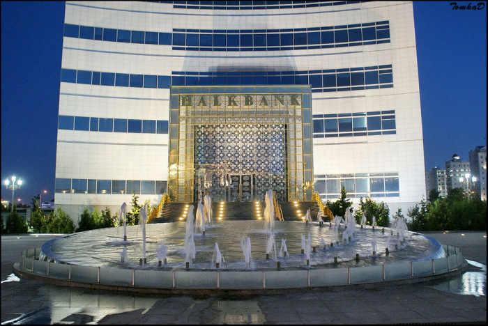 Название с туркменского переводится как «народный банк».