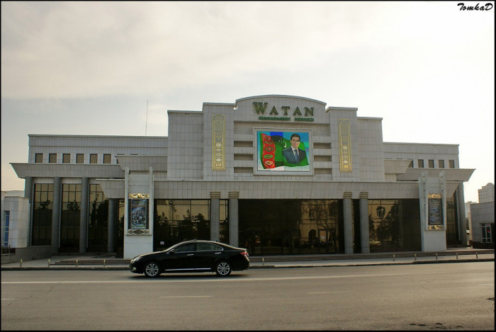 Несмотря на то, что находится в центре Ашхабада, никогда не был крупнейшим кинотеатром столицы, а считался одним из районных.