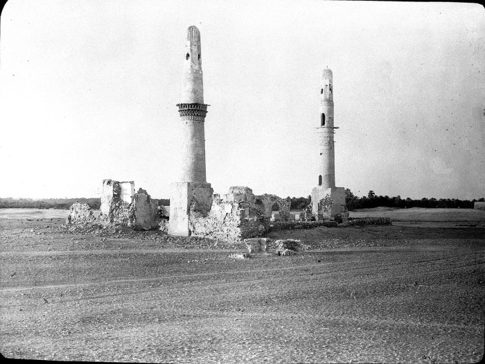 Руины мечети в городе Абу Зайдан.
