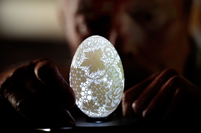 В этом яйце более 20000 отверстий.