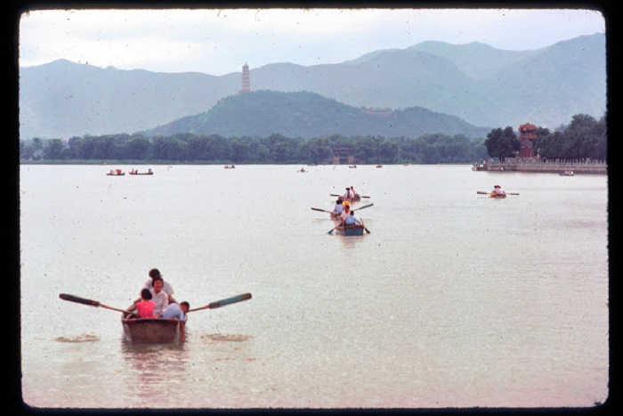 Озеро Куньмин, площадью 220 гектаров, является самым большим в Пекине.