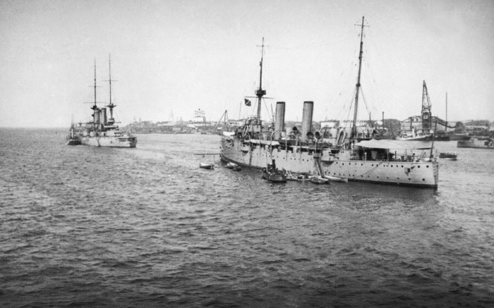 Линкор «Чесма» и английский крейсер «Тезеус», 1919 год.