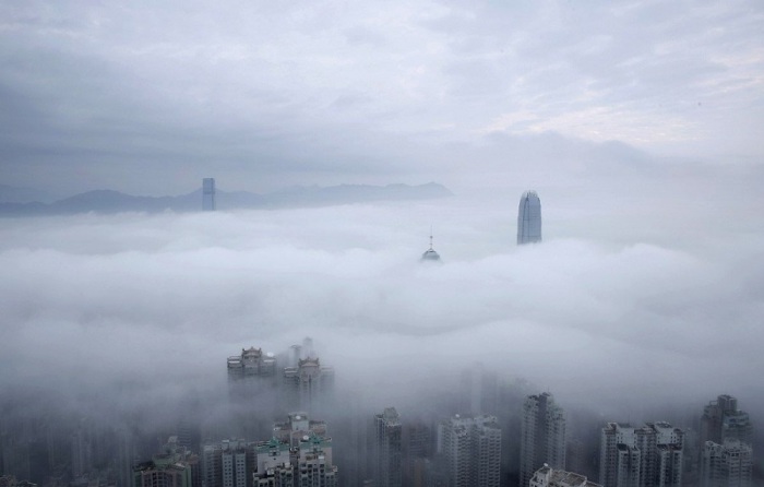 Густой туман, окутавший весь Гонконг. Фотограф Кин Чунг (Kin Cheung).