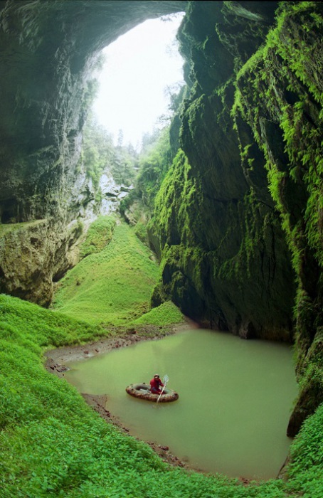 Самый большой карстовый массив в Европе, его протяженность около 25 км. Пропасть Мацоха образовалась после обвала потолка большой пещеры.