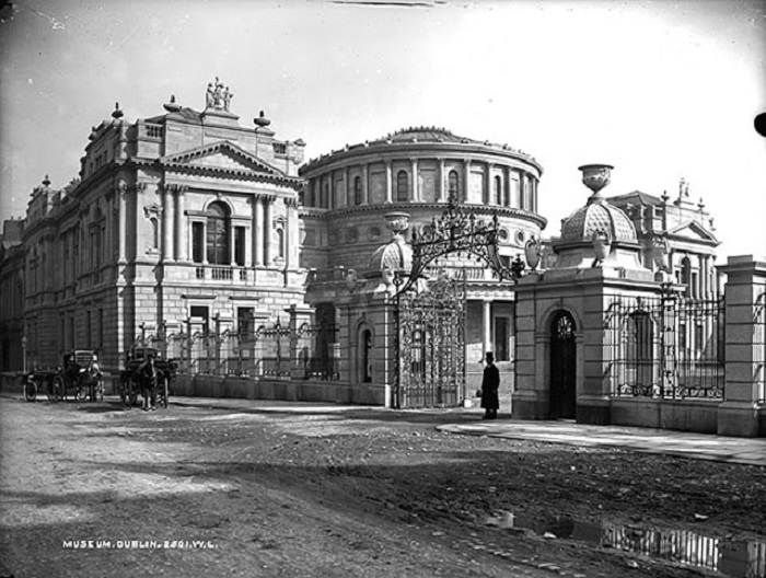 Крупнейшая общественная библиотека в стране, Дублин, 1895 год.