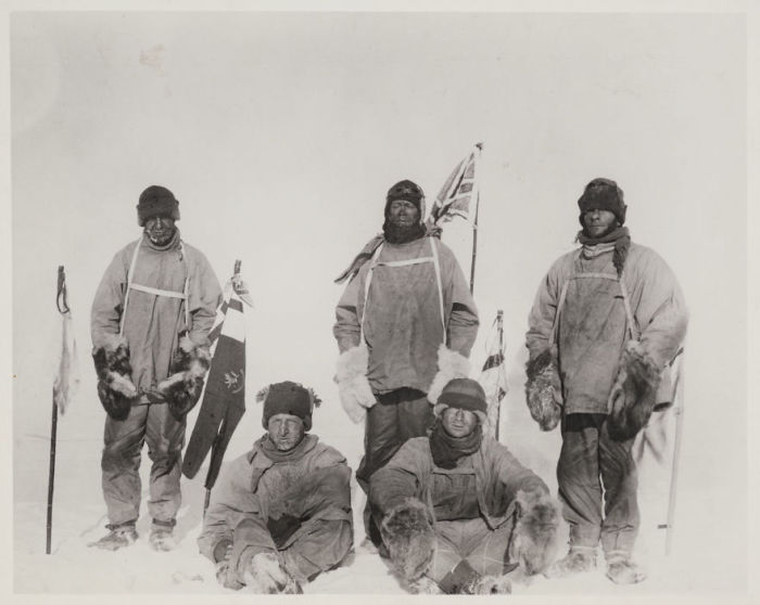 Члены экспедиции Скотта на Южном полюсе, 18 января 1912. В марте все эти люди погибли.