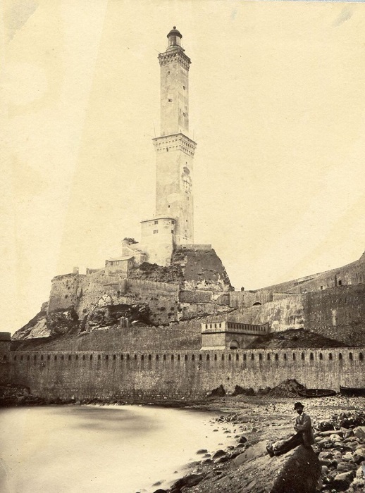 Второй самый высокий маяк в мире, который является одним из самых старых сооружений в мире.
