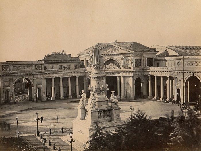 Вокзал Piazza Principe был построен в 1860 году,  после того как в 1854 году железная дорога достигла Генуи.