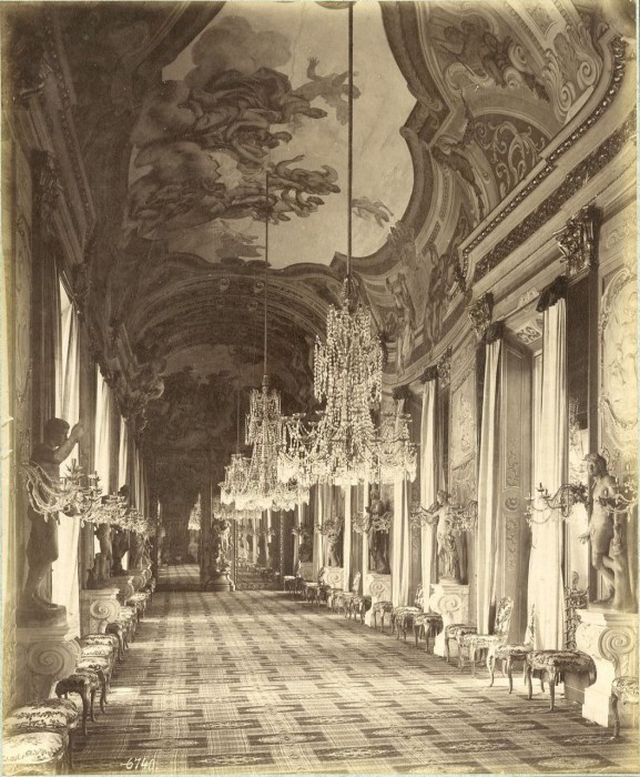 Один из богатейших примеров развития аристократии в Генуе, был резиденцией одной из влиятельных генуэзских семей.