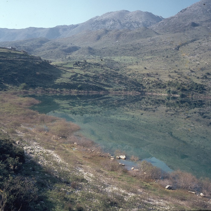 Единственное пресноводное озеро естественного происхождения на острове Крит.