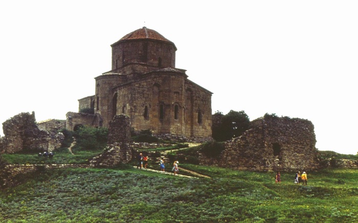 Грузинский монастырь и храм VII века, один из шедевров архитектуры по совершенству архитектурных форм.