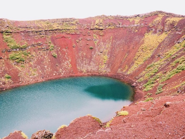 Вулканическое кратерное озеро, расположенное в районе Гримснес, на юге Исландии.