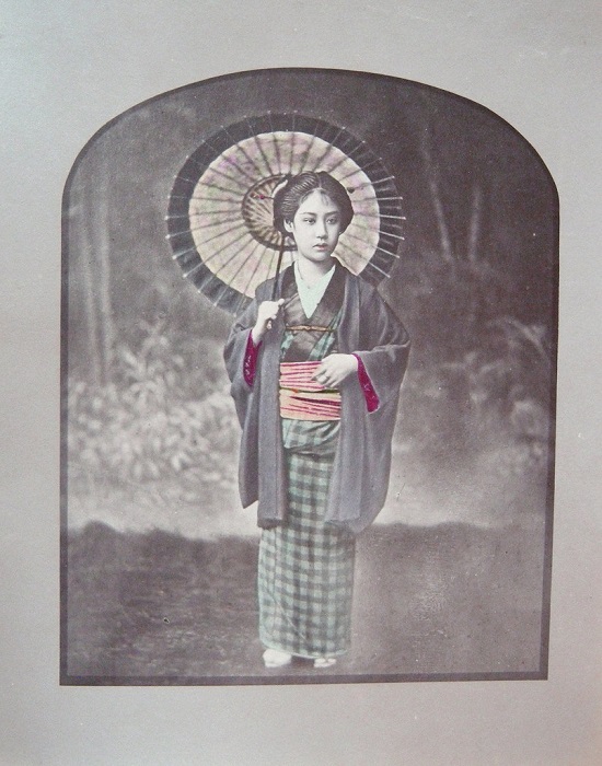 Традиционный наряд японских женщин.