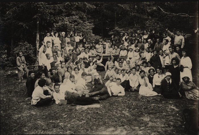 Общее собрание учеников, 1923 год.