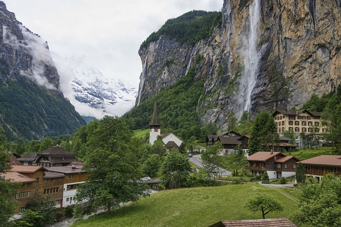 Глубоко в Альпах, есть лишь несколько долин, которые могут сравниться с величественной красотой Лаутербруннен.