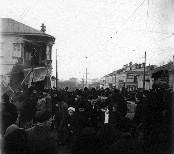 Обвал здания из-за прорыва водопровода 26 января 1914 года на Калужской площади.