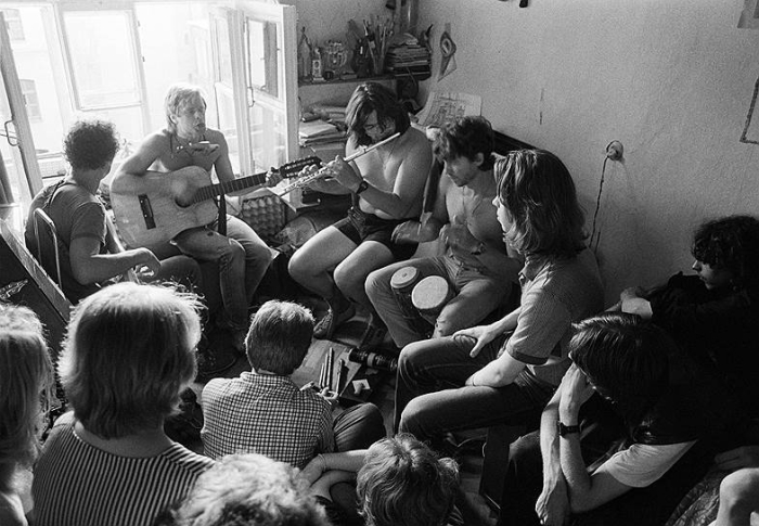 Рок-группы собиравшие своих поклонников подпольно, на квартирах, 1985 год.