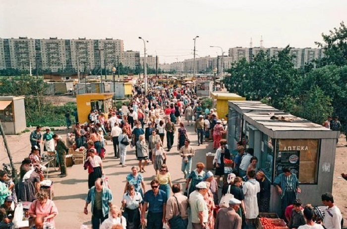 Проход к станции метро «Купчино», 1994 год.