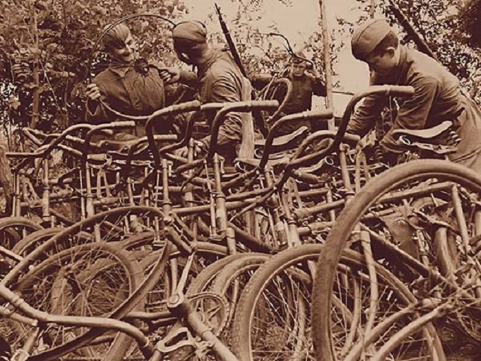 Бойцы Южного фронта захватили более 60 велосипедов противника.