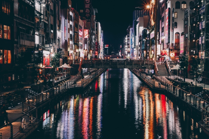 Ночная прогулка в Осаке. Автор фотографии: Мубариз Хан (Mubariz Khan).
