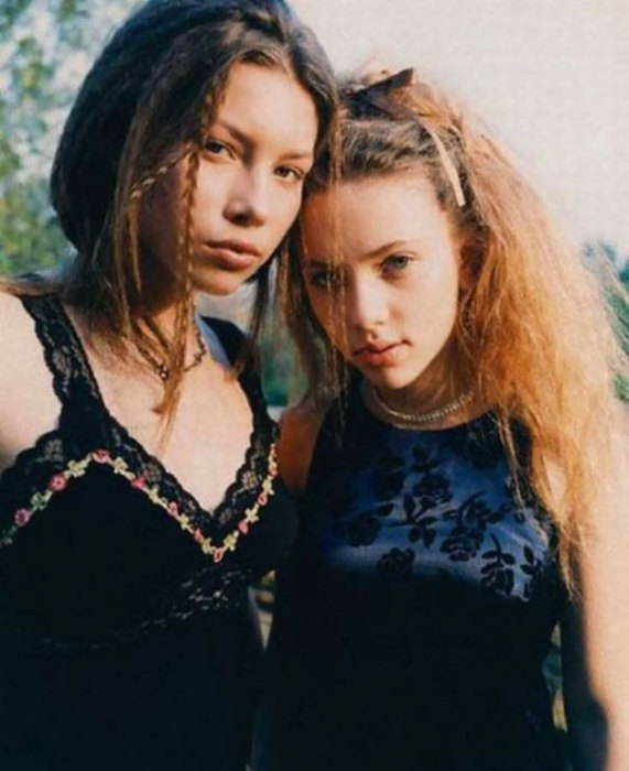 16-летняя Джессика Бил и 14-летняя Скарлетт Йоханссон. 1998 год.