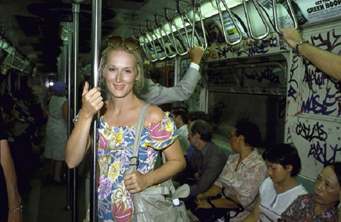 Актриса Мерил Стрип в Нью-Йоркском метро в 90-е годы.
