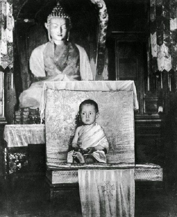 Духовный лидер последователей тибетского буддизма в 2 года, 1937 год.