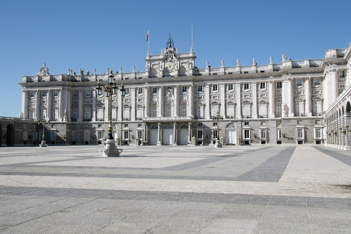 Дворец является официальной резиденцией испанской королевской семьи.