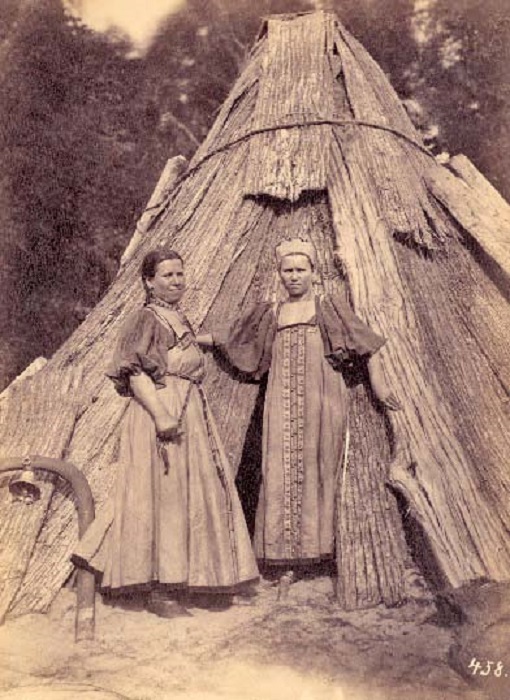 Русские крестьяне, выехавшие на сенокос или лесозаготовки.