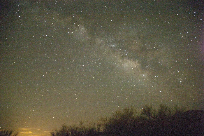 Ночное небо над Аризоной завораживает своей необыкновенной красотой. Увидеть более красивое звездное небо практически нигде невозможно. Фотограф Джейсон Сэмпсон.