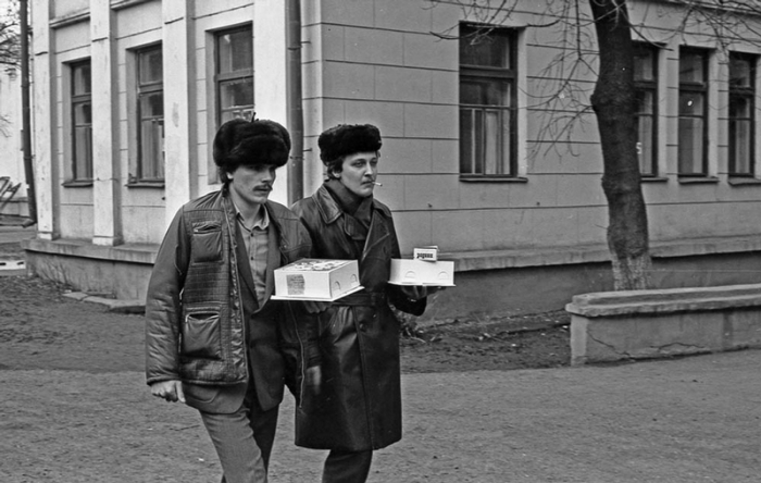 В гости с пустыми руками не принято... Новокузнецк, 1980 год.