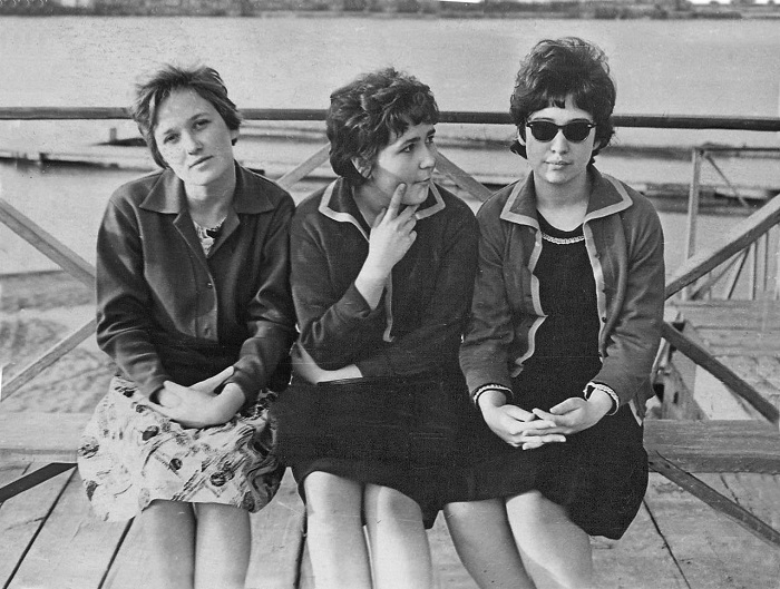 Девушки на пляже в Жилгородке, 1964 год.