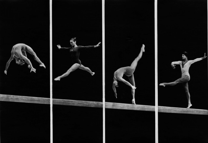 Коллаж из четырёх снимков фотографа Александра Абазы превращает обычные гимнастические упражнения в алфавит жестов.