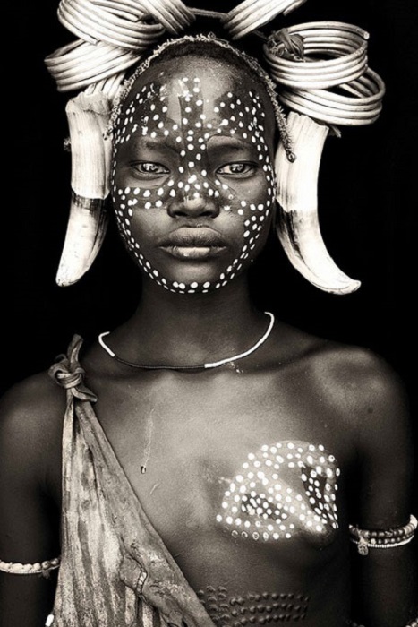 Женщина, одного из племени живущих в долине реки Омо.