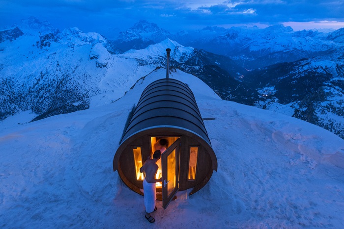 Фотограф Стефано Зардини (Stefano Zardini). Сауна на высоте 2800 метров в самом сердце Доломитских гор, Италия.